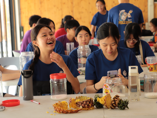 Students at a fruit enzymes workshop as part of a learning journey at City Sprouts.